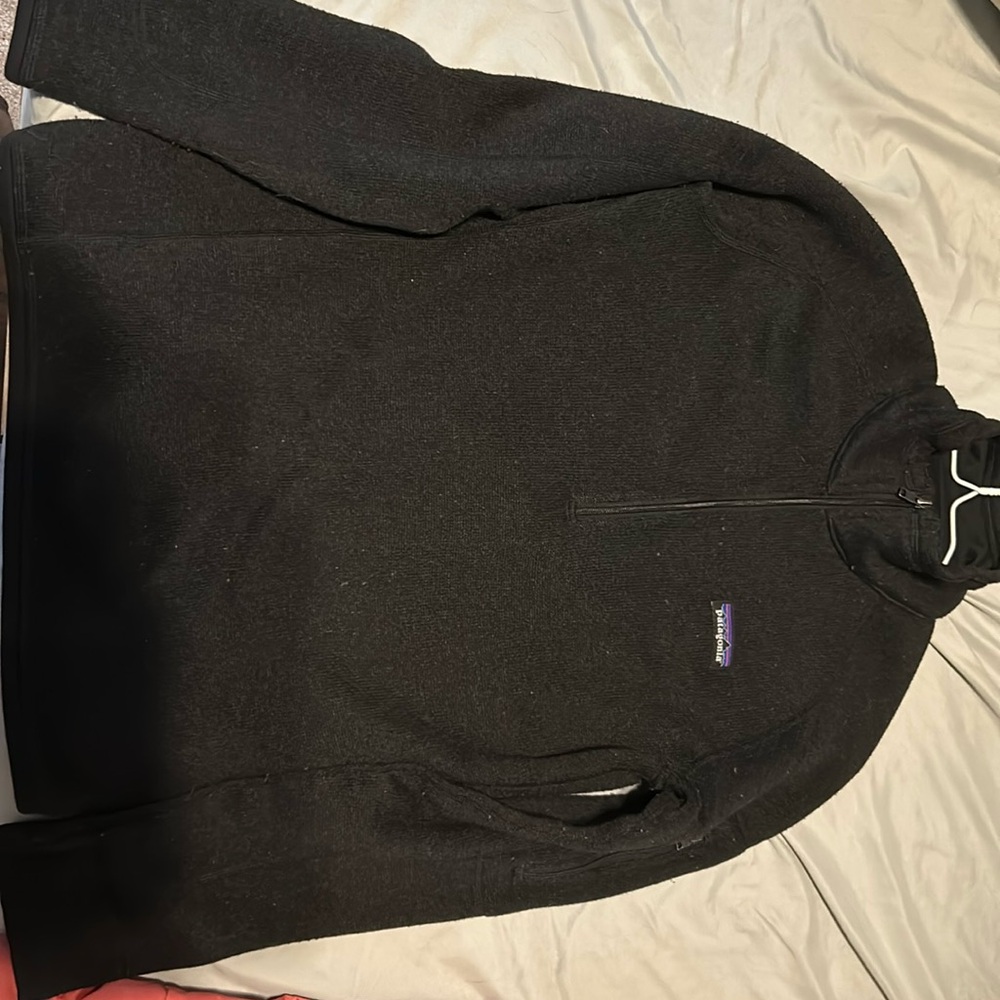 Patagonia women’s quarter zip, color black